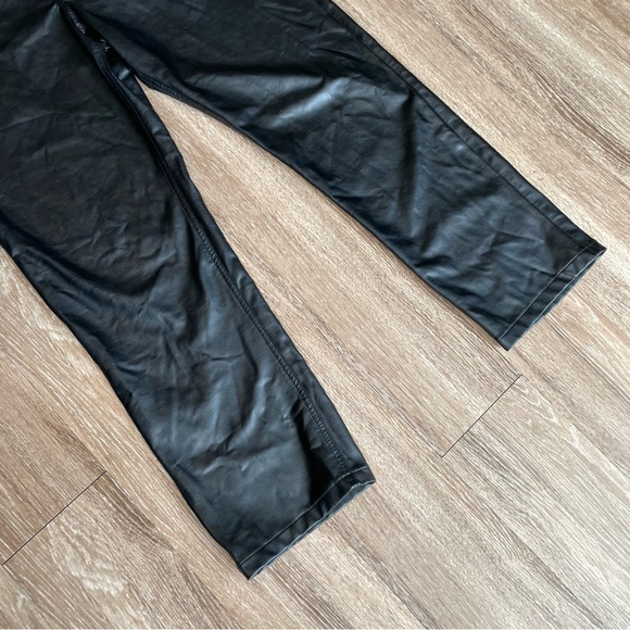 Abercrombie & Fitch The 90s Straight Ultra High Rise Black Faux Leather Pants 16 - Picture 12 of 16